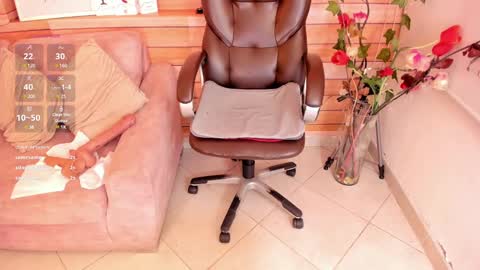 Snapshot of marien_thomson_ chatting on January 21, 5:49 am Marien online show from January 21, 5:49 am