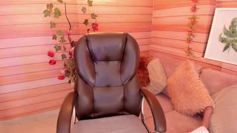 Snapshot of marien_thomson_ chatting on January 25, 9:47 am Marien online show from January 25, 9:47 am