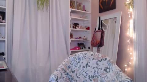 Snapshot of marigoldrue chatting on January 18, 12:25 am marigoldrue online show from January 18, 12:25 am