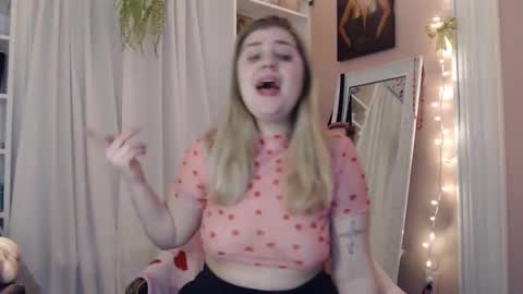 Snapshot of marigoldrue chatting on February 7, 1:42 am marigoldrue online show from February 7, 1:42 am