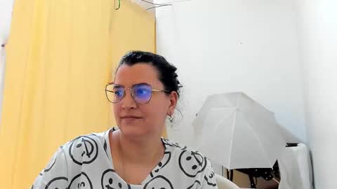 Snapshot of marilyn_garcia chatting on May 26, 6:15 pm MARILYN SEXY online show from May 26, 6:15 pm