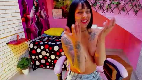 Snapshot of marilyncandy303av chatting on February 12, 9:15 am marilyncandy303av online show from February 12, 9:15 am