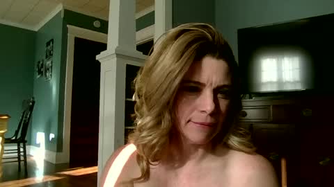 Snapshot of marilynmidas chatting on June 16, 12:41 pm marilynmidas online show from June 16, 12:41 pm