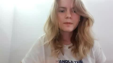 Snapshot of marilynnstoutt chatting on December 5, 12:47 pm Esma online show from December 5, 12:47 pm