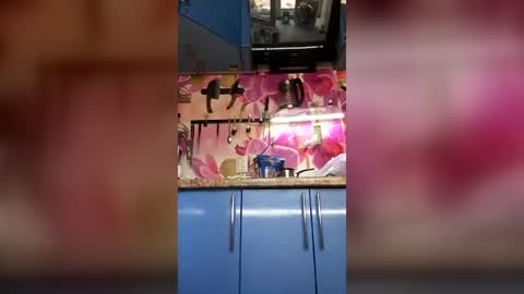 Snapshot of marinka_ chatting on July 2, 7:36 am marinka_ online show from July 2, 7:36 am