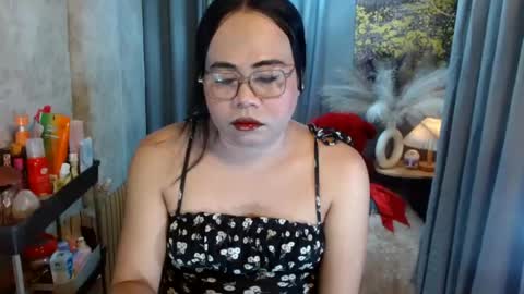 LEAH online show from July 12, 8:44 pm