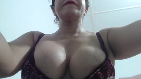 Snapshot of mariska_69 chatting on January 26, 3:14 pm mariska_69 online show from January 26, 3:14 pm