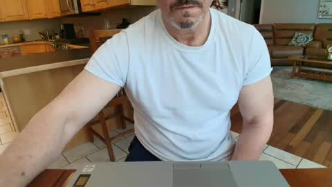 Snapshot of mark48130 chatting on February 25, 2:33 pm Mark online show from February 25, 2:33 pm