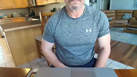 Snapshot of mark48130 chatting on February 25, 9:13 pm Mark online show from February 25, 9:13 pm