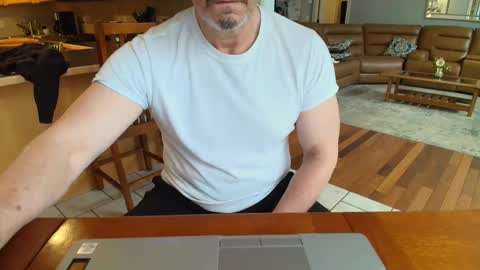 Snapshot of mark48130 chatting on February 27, 3:15 pm Mark online show from February 27, 3:15 pm