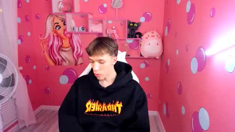 Mark online show from October 10, 3:33 pm