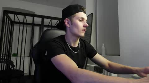 MARK KARSON online show from September 30, 6:57 pm