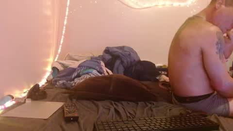 Snapshot of markymark101825061 chatting on January 29, 1:37 am markymark101825061 online show from January 29, 1:37 am