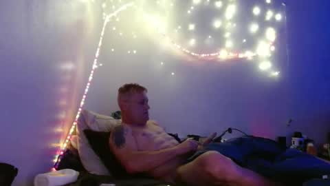 Snapshot of markymark101825061 chatting on February 10, 2:26 pm markymark101825061 online show from February 10, 2:26 pm