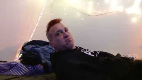 Snapshot of markymark101825061 chatting on February 15, 1:42 am markymark101825061 online show from February 15, 1:42 am