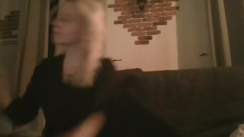 Snapshot of marrygorund chatting on March 9, 12:21 am MaryGoRound online show from March 9, 12:21 am