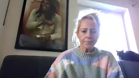 Snapshot of marrygorund chatting on October 20, 10:27 am MaryGoRound online show from October 20, 10:27 am