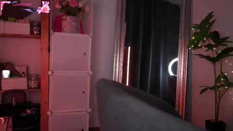 Maria  online broadcast from Tuesday to Suturday from 6 pm to 12 pm Germany time Sunday-Monday offline online show from October 4, 8:40 pm