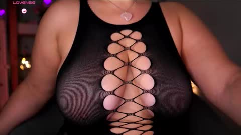 Maria  online broadcast from Tuesday to Suturday from 6 pm to 12 pm Germany time Sunday-Monday offline online show from October 8, 6:38 pm