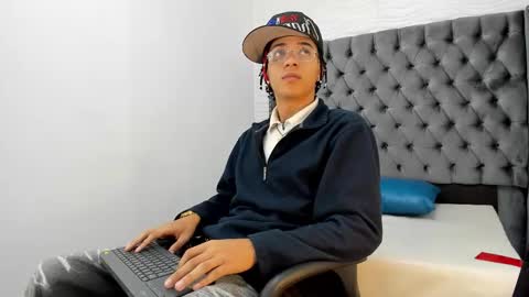 MARSHALL online show from December 4, 1:09 pm