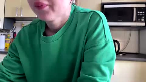 Snapshot of martaluna_ chatting on April 20, 11:57 am Marta online show from April 20, 11:57 am