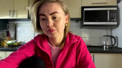 Snapshot of martaluna_ chatting on April 24, 3:58 pm Marta online show from April 24, 3:58 pm