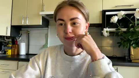 Snapshot of martaluna_ chatting on May 29, 10:35 am Marta online show from May 29, 10:35 am