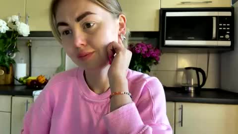 Snapshot of martaluna_ chatting on May 31, 1:07 pm Marta online show from May 31, 1:07 pm