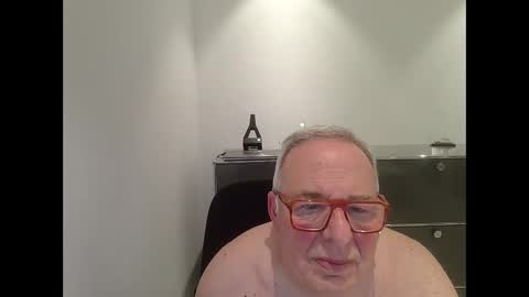 Snapshot of martin_1947 chatting on December 22, 9:53 pm martin_1947 online show from December 22, 9:53 pm