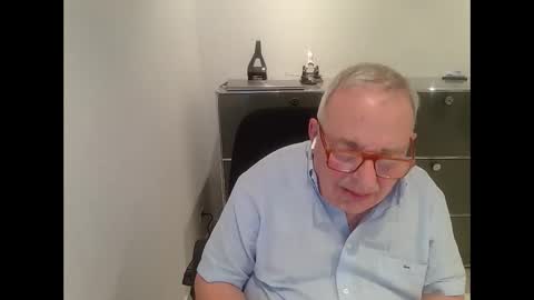 Snapshot of martin_1947 chatting on December 28, 10:44 pm martin_1947 online show from December 28, 10:44 pm