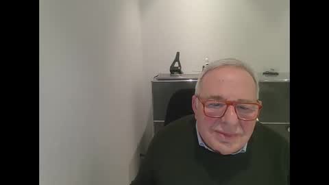 Snapshot of martin_1947 chatting on January 14, 6:07 pm martin_1947 online show from January 14, 6:07 pm