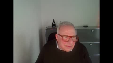 Snapshot of martin_1947 chatting on February 16, 4:42 pm martin_1947 online show from February 16, 4:42 pm