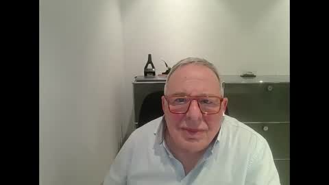 Snapshot of martin_1947 chatting on February 21, 10:48 pm martin_1947 online show from February 21, 10:48 pm