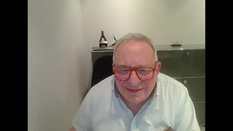 Snapshot of martin_1947 chatting on February 22, 10:09 pm martin_1947 online show from February 22, 10:09 pm