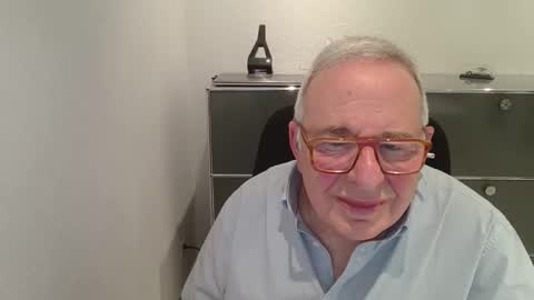 Snapshot of martin_1947 chatting on November 19, 9:48 pm martin_1947 online show from November 19, 9:48 pm