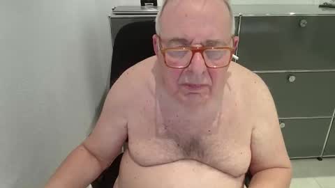 Snapshot of martin_1947 chatting on January 8, 12:24 am martin_1947 online show from January 8, 12:24 am