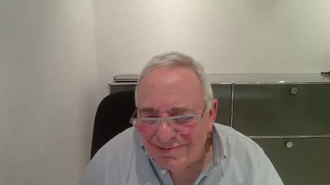 Snapshot of martin_1947 chatting on February 15, 8:49 pm martin_1947 online show from February 15, 8:49 pm