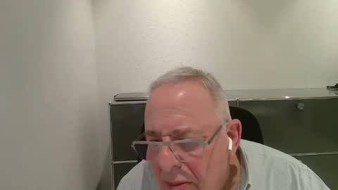 Snapshot of martin_1947 chatting on February 21, 9:05 pm martin_1947 online show from February 21, 9:05 pm