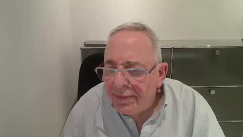 Snapshot of martin_1947 chatting on March 1, 6:32 pm martin_1947 online show from March 1, 6:32 pm