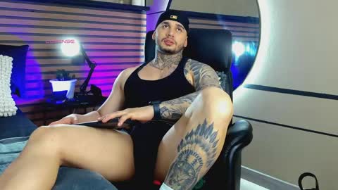 Snapshot of martin_colby05 chatting on April 13, 11:43 pm ONLYFANS Sotoandres modelo independiente online show from April 13, 11:43 pm