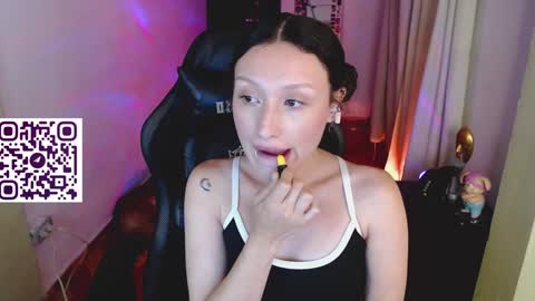 Snapshot of martina_adams chatting on January 4, 2:35 am mari online show from January 4, 2:35 am