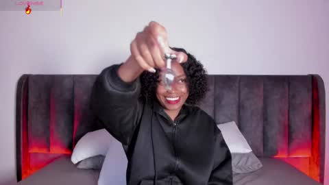 Laura online show from February 9, 7:09 pm