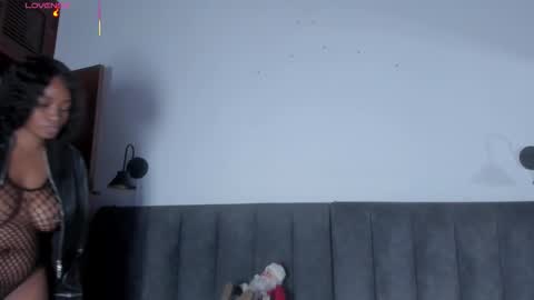 Laura online show from November 13, 8:52 pm