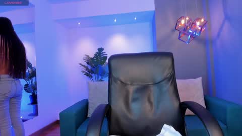 Snapshot of martina_mancinii chatting on December 6, 11:44 am Martina online show from December 6, 11:44 am