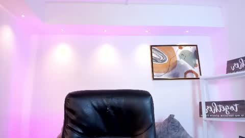 Snapshot of martina_mancinii chatting on July 10, 12:30 pm Martina online show from July 10, 12:30 pm