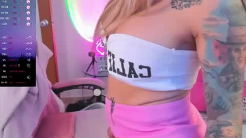 Snapshot of martina_robertss_ chatting on June 23, 2:04 pm Martina online show from June 23, 2:04 pm