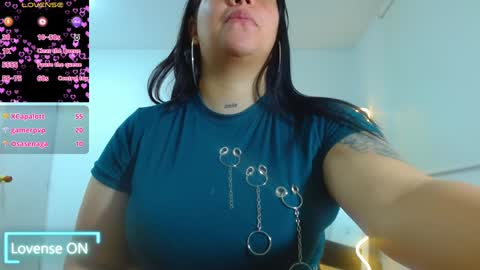 Snapshot of martina_tay chatting on January 9, 6:17 am Hey im martina online show from January 9, 6:17 am