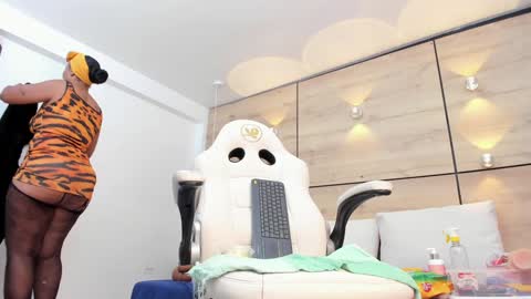 Snapshot of martina_touss chatting on February 1, 11:06 pm martina touss online show from February 1, 11:06 pm