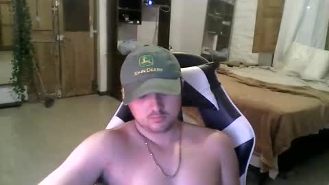 Snapshot of martingillesg chatting on February 9, 2:04 am martingillesg online show from February 9, 2:04 am