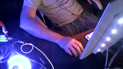 martingillesg online show from March 28, 12:54 am